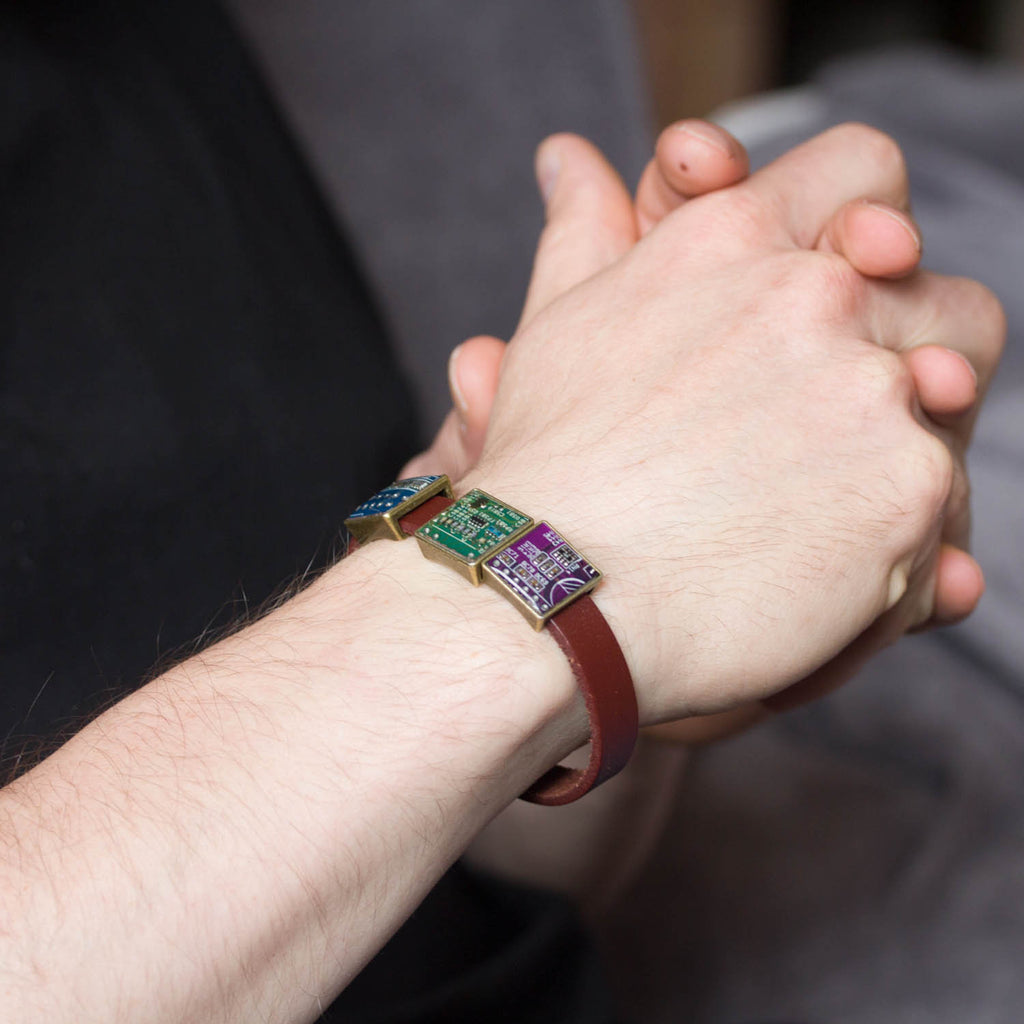 Unisex Black Leather Bracelet with Recycled Circuit Board Beads – Adjustable Handmade Tech-Inspired Jewelry